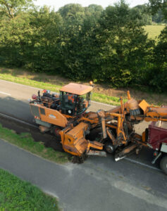 Luftaufnahme von Arbeiten am Seitenstreifen